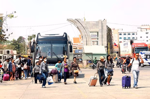 Turistas camboyanos llegan a Vietnam. (Fotografía: tuoitre.vn)