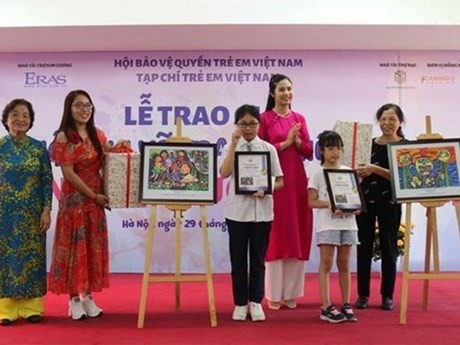 En el acto de premiación. (Fotografía: VNA)