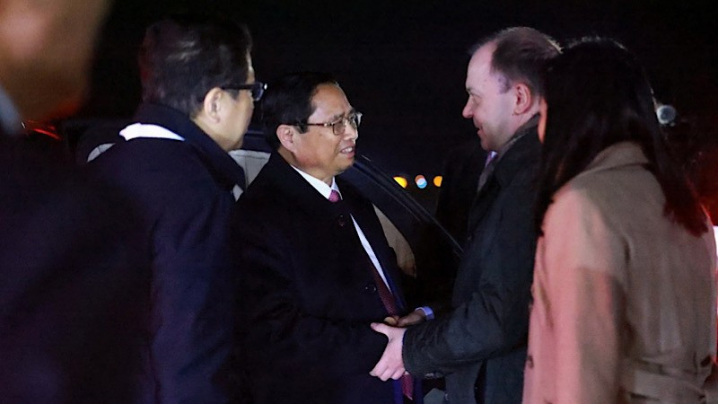 El primer ministro de Vietnam, Pham Minh Chinh, en el aeropuerto de Kazán. (Fotografía: VNA)