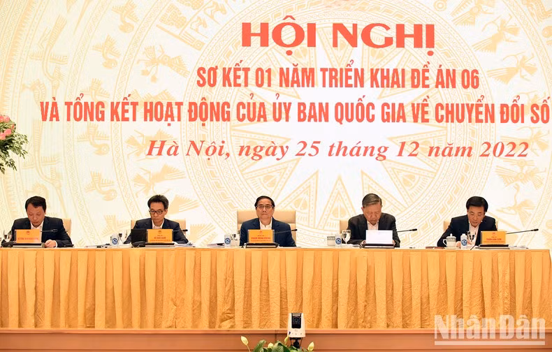 El premier enfatizó que las personas y las empresas deben considerarse como el punto de partida y la motivación de la transformación digital, hacia la prestación de servicios de mejor calidad.