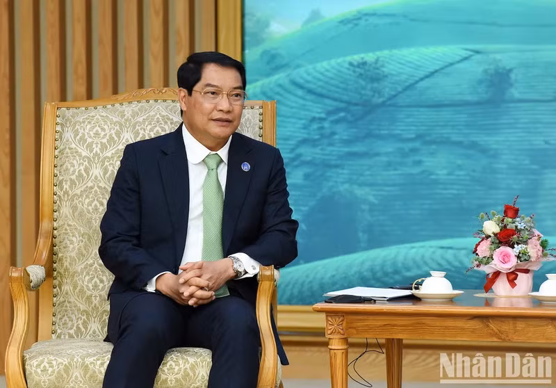 El gobernador de Vientián, Atsaphangthong Siphandone.