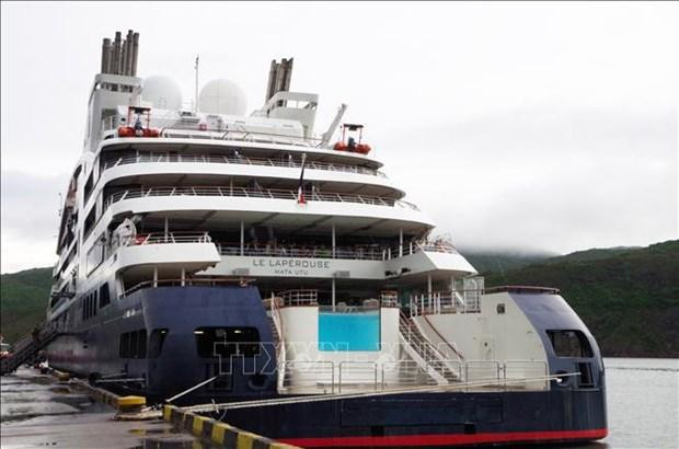 Crucero francés Le Laperouse arriba al puerto de Quy Nhon. (Fotografía: VNA)