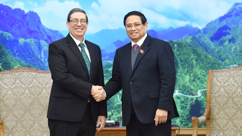 El primer ministro de Vietnam, Pham Minh Chinh, y el ministro de Relaciones Exteriores de Cuba, Bruno Rodríguez Parrilla. (Fotografía: Nhan Dan)