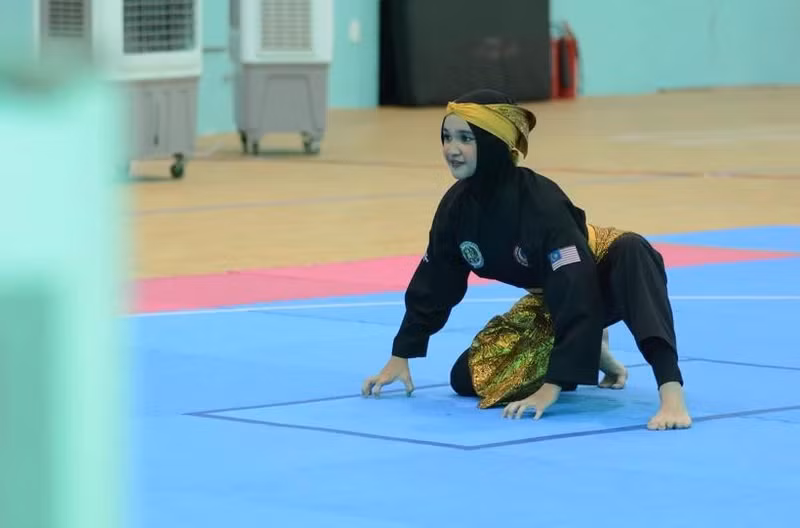 Una atleta malasia en una prueba de Pencak Silat en los XIII Juegos Escolares de la Asean en Da Nang el 3 de junio. (Fotografía: VNA)