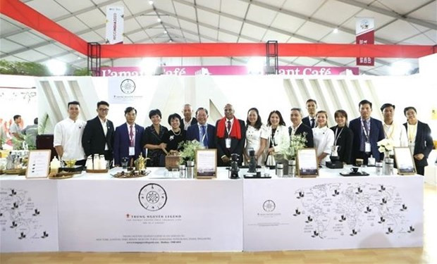 En el stand de café de Vietnam. (Fotografía: VNA)