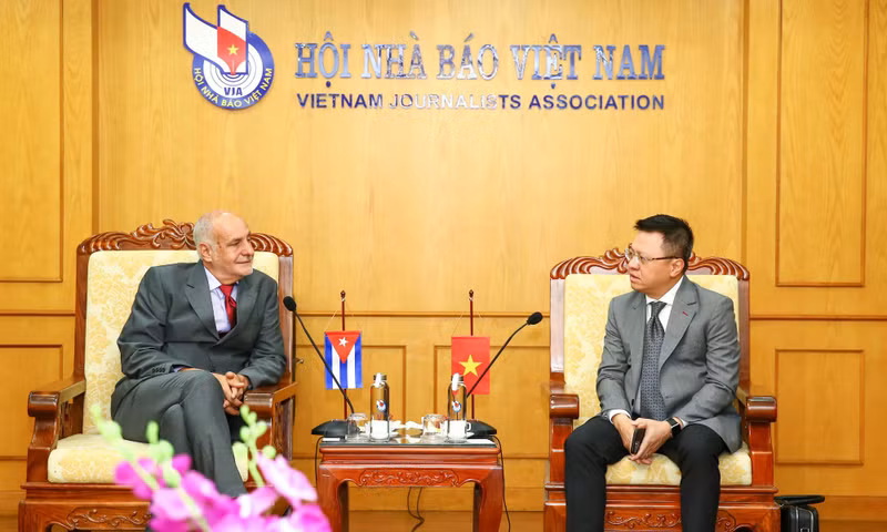 En la reunión. (Fotografía: congluan.vn)