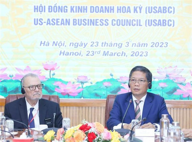 El miembro del Buró Político y jefe de la Comisión de Asuntos Económicos del Comité Central del Partido Comunista de Vietnam, Tran Tuan Anh, en la cita. (Fotografía: VNA)