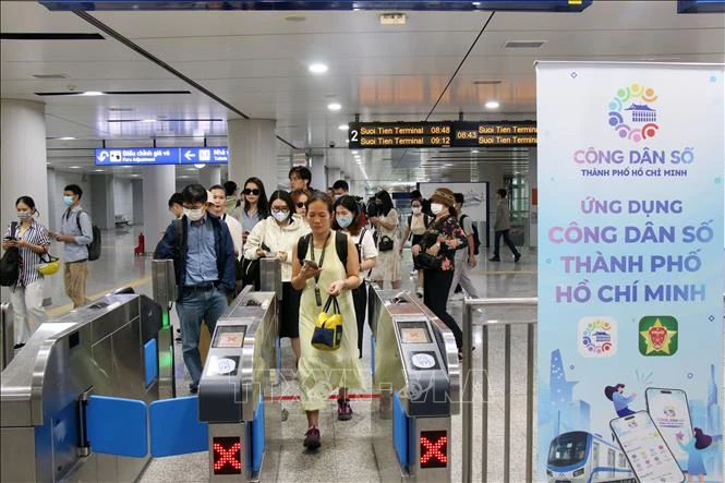 En una estación de la línea de metro Ben Thanh-Suoi Tien. (Fotografía: VNA)