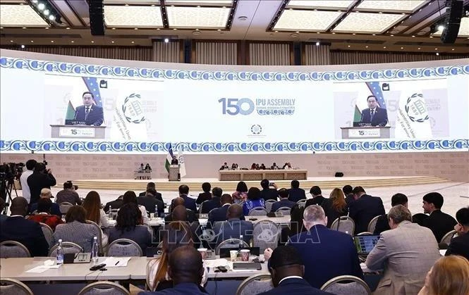 El presidente de la Asamblea Nacional de Vietnam, Tran Thanh Man, interviene en la sesión plenaria de la UIP-150. (Fotografía: VNA)