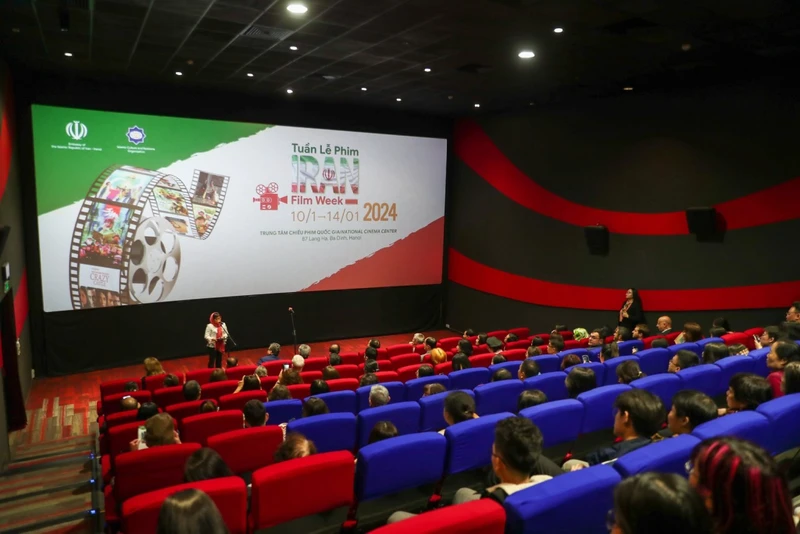 En la inauguración del evento. (Fotografía: baoquocte.vn)