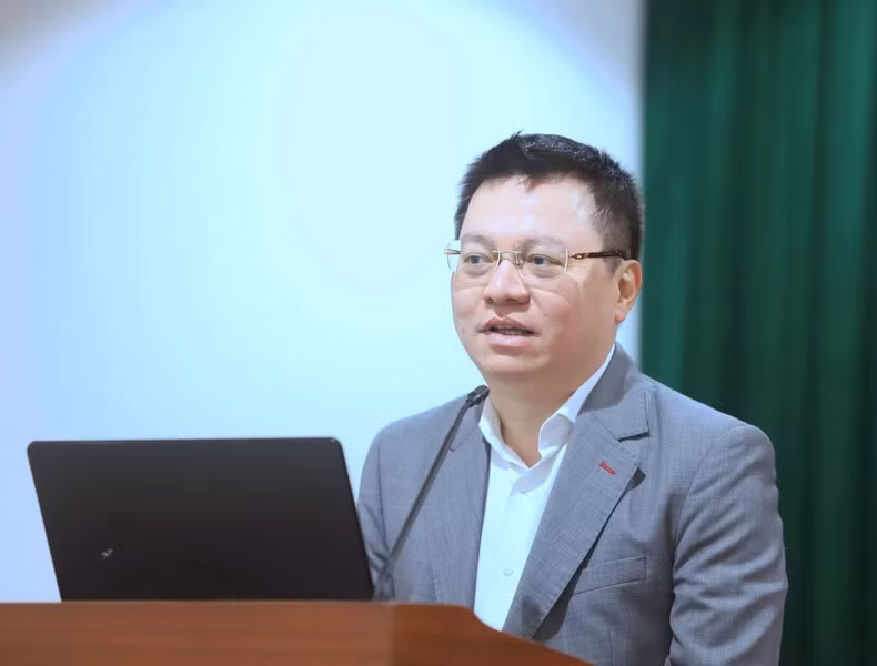 El presidente-editor de Nhan Dan, Le Quoc Minh, en la reunión. (Fotografía: Nhan Dan)