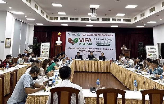 Escena del coloquio. (Fotografía: VNA)