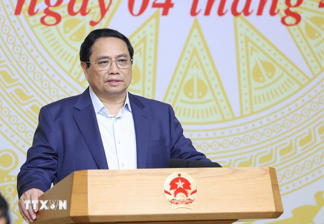 El primer ministro de Vietnam, Pham Minh Chinh, preside la reunión. (Fotografía: VNA)