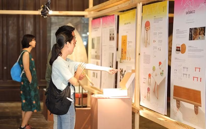 Visitantes a un evento enmarcado en la Semana. (Fotografía: Nhan Dan)