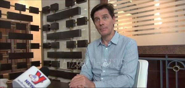 El doctor Ignacio Bartesaghi, director del Instituto de Negocios Internacionales de la Universidad Católica del Uruguay, en la entrevista. (Fotografía: VNA)