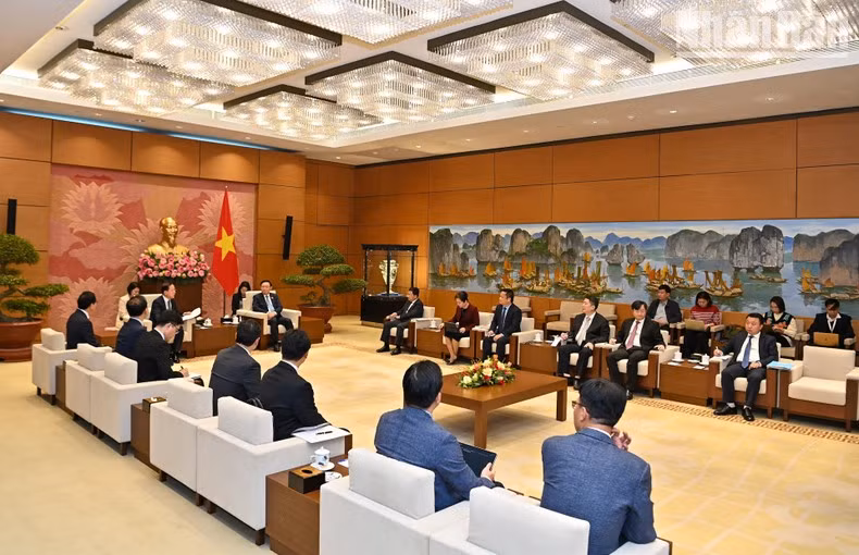 Escena de la reunión, realizada en la Casa Parlamentaria del país indochino.