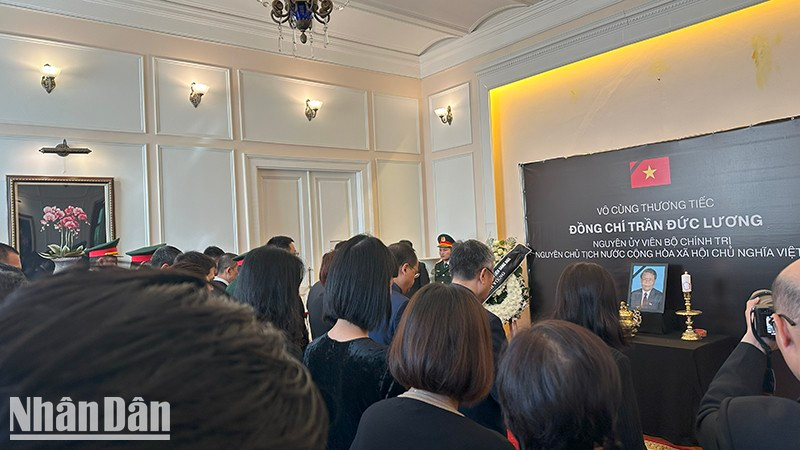 En el acto de homenaje al expresidente Tran Duc Luong en Rusia. (Fotografía: Nhan Dan)