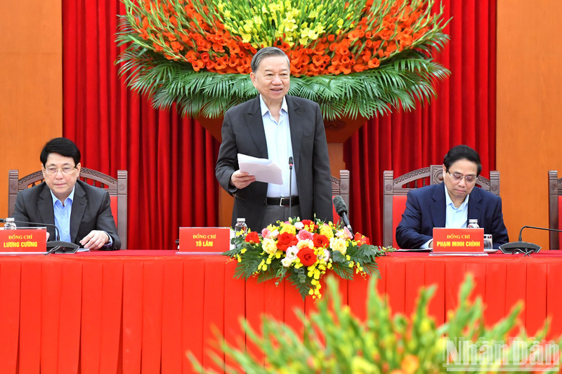 El secretario general del Partido Comunista de Vietnam, To Lam, interviene en la reunión. (Fotografía: Nhan Dan)