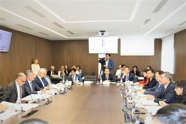 Panorama de la sesión. (Fotografía: VNA)