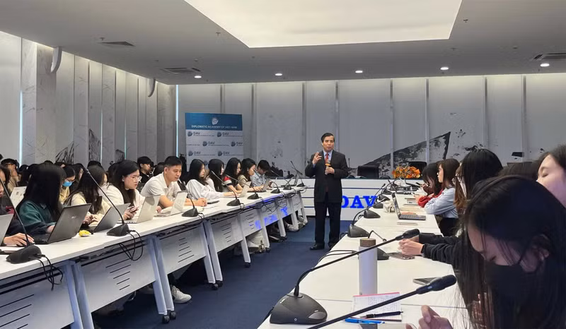 En el coloquio. (Fotografía: baoquocte.vn)