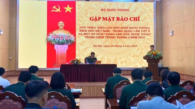 En la rueda de prensa. (Fotografía: Nhan Dan)