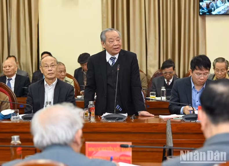 En la ponencia “Las enmiendas a la Ley de Tierra generan un impulso para el desarrollo sostenible de la economía de mercado de orientación socialista de Vietnam”.