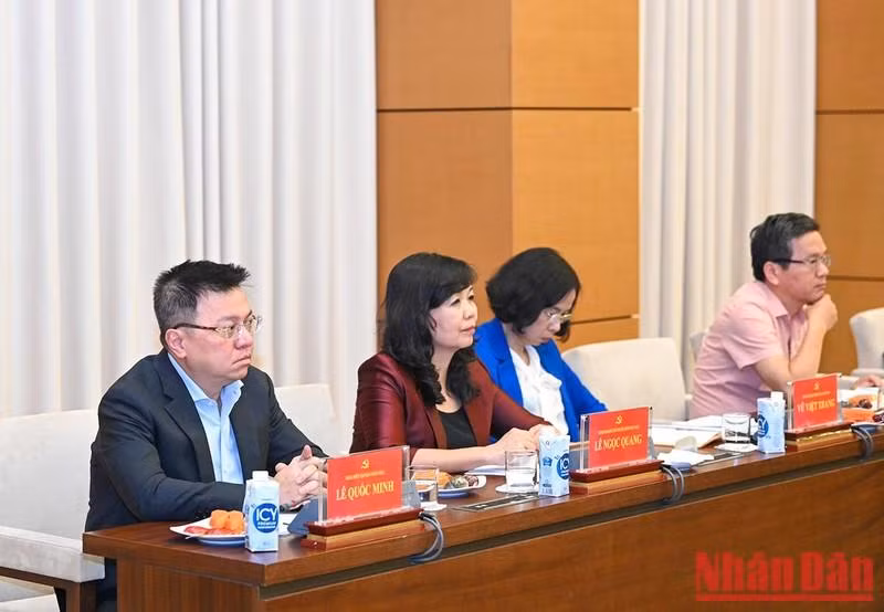 Ejecutivos de las agencias periodísticas.