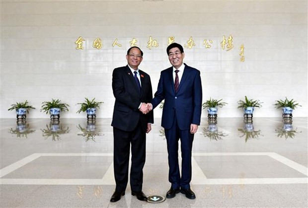 El vicepresidente de la AN Tran Quang Phuong (izquierda) y el presidente del Comité de Asuntos Étnicos de la APN, Bai Chunli. (Fotografía: VNA)