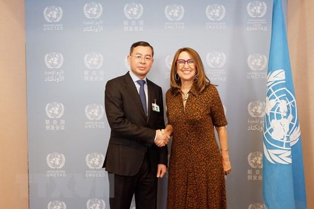 El auditor general del Estado vietnamita, Ngo Van Tuan, y la secretaria general de la UNCTAD, Rebeca Grynspan. (Fotografía: VNA)