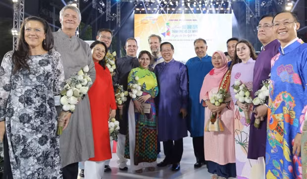 Los participantes en el evento. (Fotografía: sggp.vn)