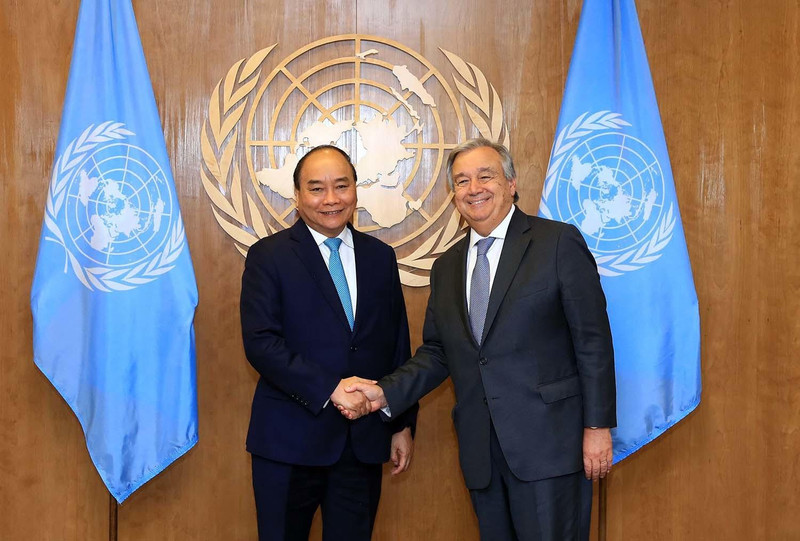 El presidente de Vietnam, Nguyen Xuan Phuc (izquierda), y el secretario general de la ONU, Antonio Guterres. (Fotografía: vietnamnet.vn)