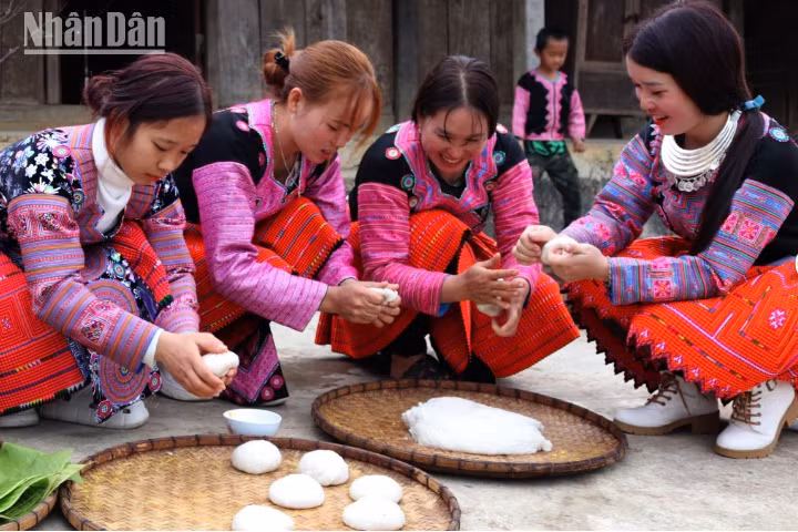 La etnia piensa que el tamaño, la forma redonda y la cantidad de los pastelitos corresponden al nivel de abundancia y felicidad de su vida.