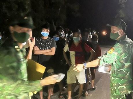 Long An recibe a 34 ciudadanos que regresan de Camboya. (Fotografía: VNA)