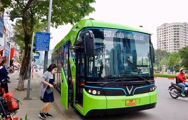 Hanói se volverá verde con autobuses eléctricos para 2035. (Fotografía: VNA)