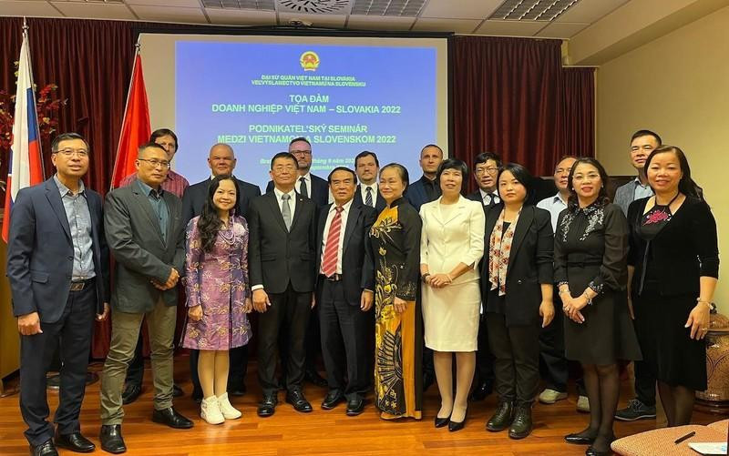 Asistentes al evento. (Fotografía: Embajada de Vietnam en Eslovaquia)