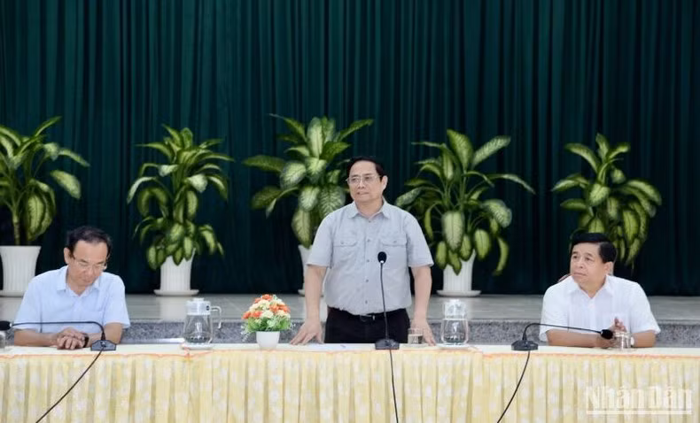 El primer ministro de Vietnam, Pham Minh Chinh, habla en la reunión. (Fotografía: Nhan Dan)