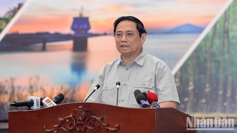 El primer ministro Pham Minh Chinh habla en la reunión. (Fotografía: Nhan Dan)