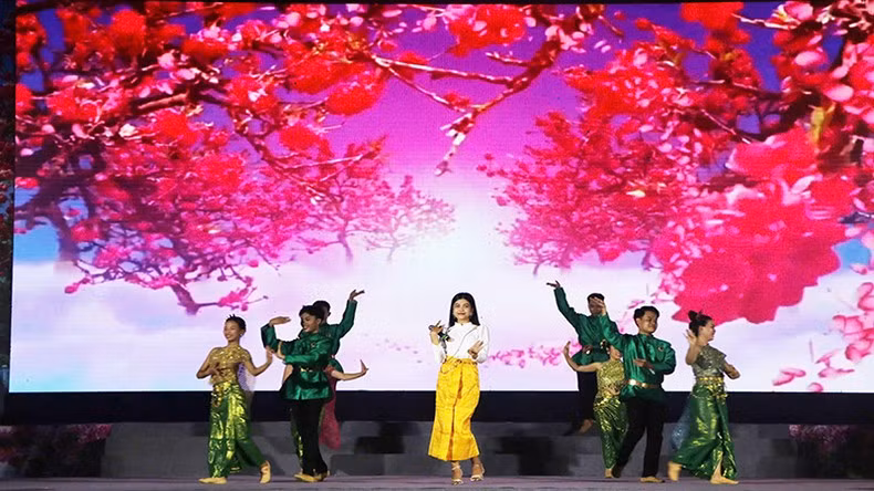 Una actuación del arte de la danza jemer en la ceremonia inaugural del evento, celebrada este sábado.
