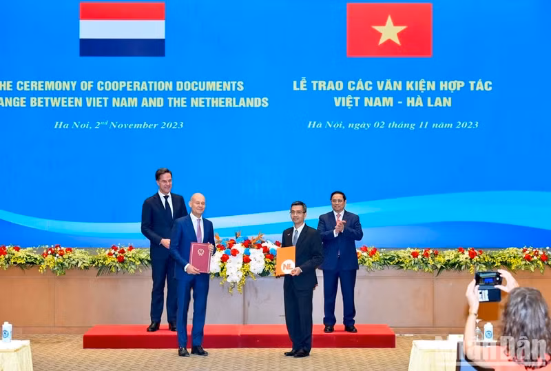 Intercambio de un acuerdo entre la Administración General de Aduanas de Vietnam y la Autoridad Aduanera de Países Bajos sobre cooperación y apoyo administrativo mutuo en este ámbito.