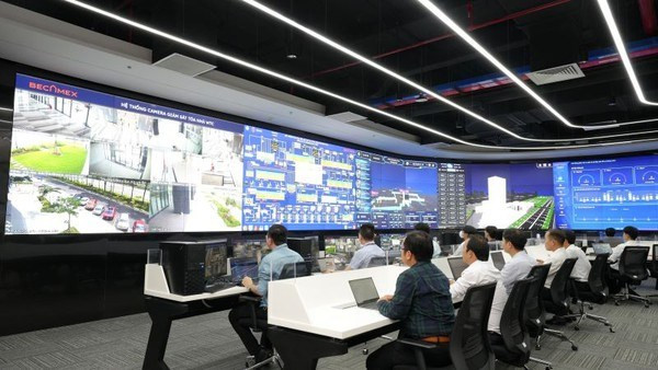 En el Centro de Ciberseguridad del Centro de Innovación Vietnam-Singapur en Binh Duong. (Fotografía: Nhan Dan)
