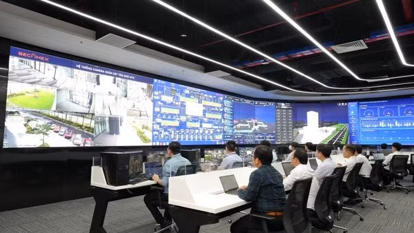 En el Centro de Ciberseguridad del Centro de Innovación Vietnam-Singapur en Binh Duong. (Fotografía: Nhan Dan)