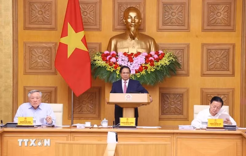 El primer ministro de Vietnam, Pham Minh Chinh, preside la reunión. (Fotografía: VNA)