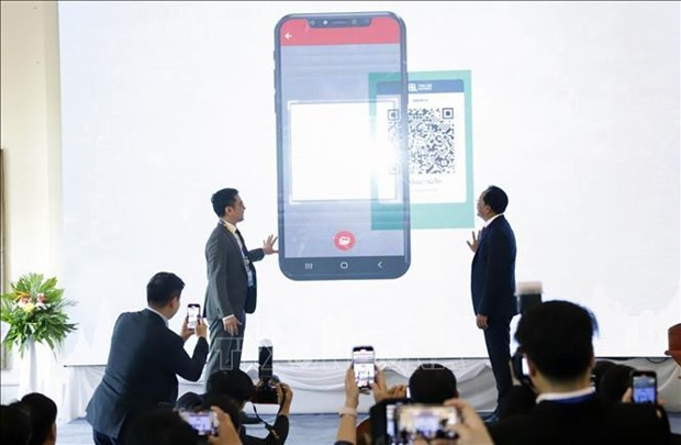 Laos y Tailandia lanzan la vinculación de pagos QR transfronterizos. (Fotografía: VNA) 