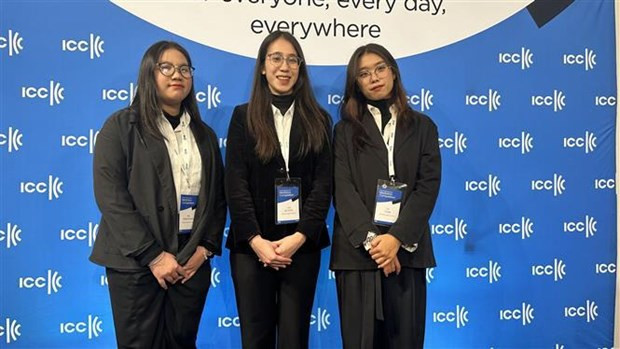 Tres estudiantes vietnamitas participan en la competencia. (Fotografía: VNA)