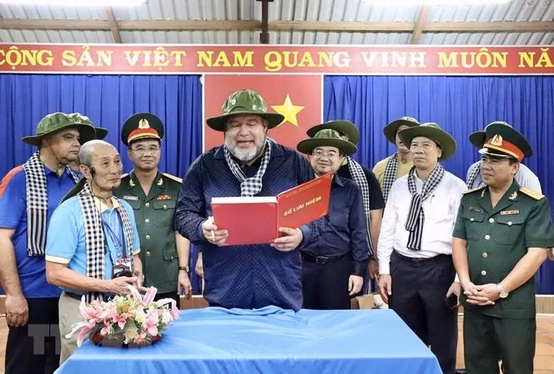 Lee sus palabras dirigidas a la gente de Ciudad Ho Chi Minh.