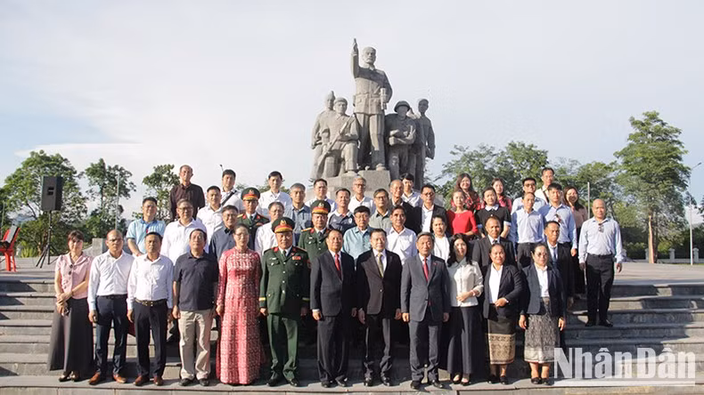 Los delegados al acto. (Fotografía: Nhan Dan)