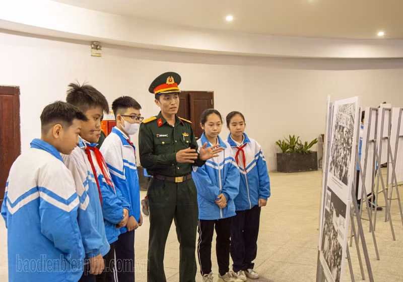 En la exposición. (Fotografía: baodienbienphu.com.vn)