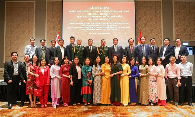 La Embajada de Vietnam en Singapur efectúa una ceremonia para conmemorar el 80 aniversario del Ejército Popular de la nación indochina. (Fotografía: VNA)