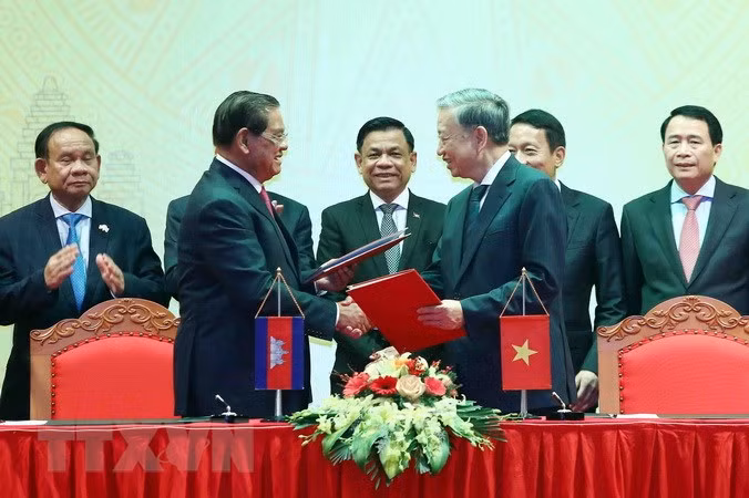 En el acto de firma. (Fotografía: VNA)