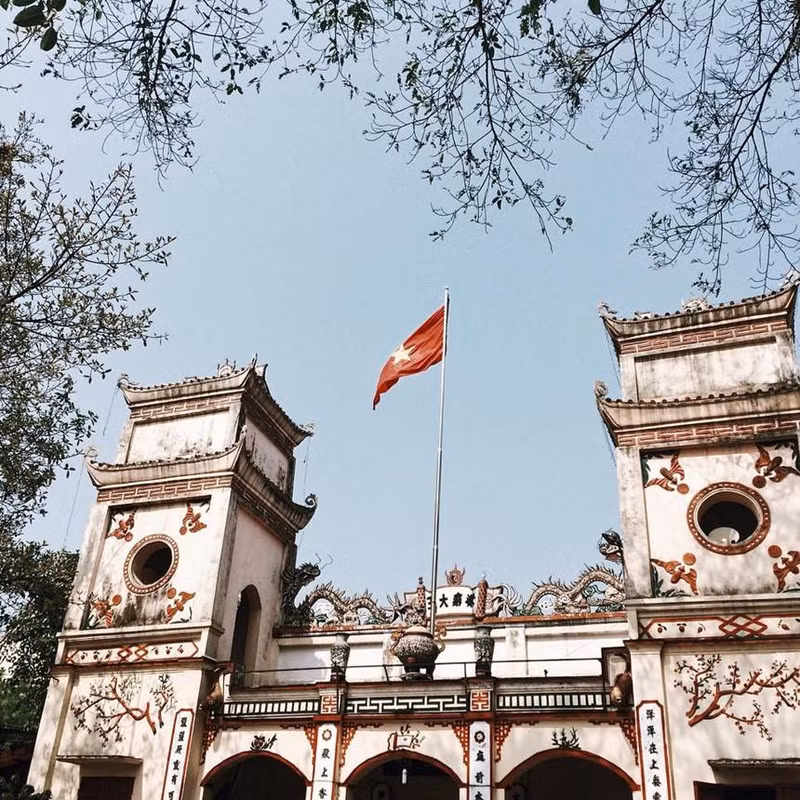 En la fachada del templo de Ky Cung. (Fotografía: nbt.162)